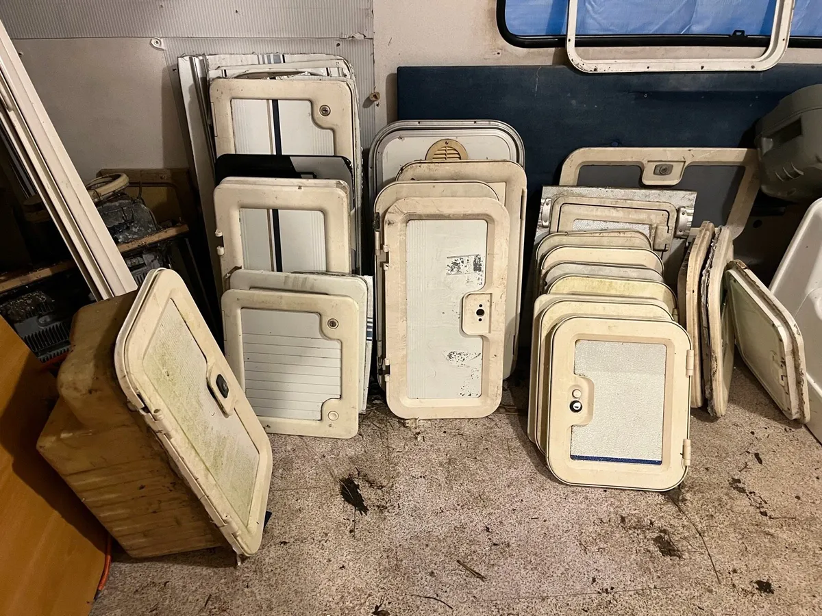 Caravan parts and windows - Image 3
