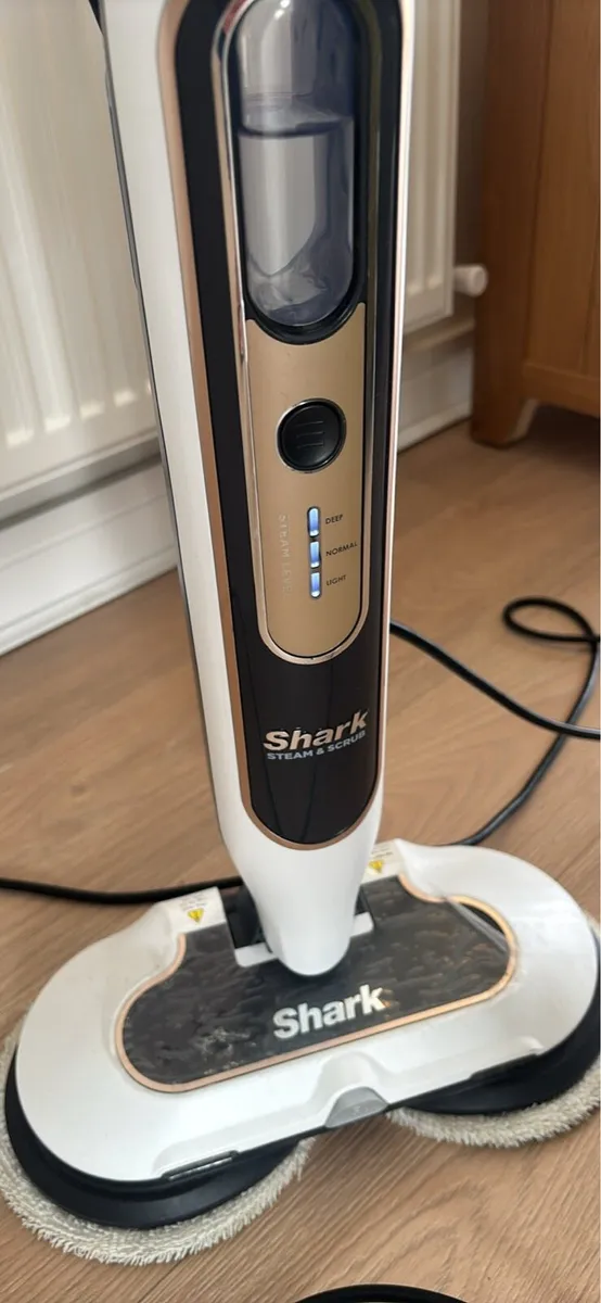 Shark scrub and mop - Image 1