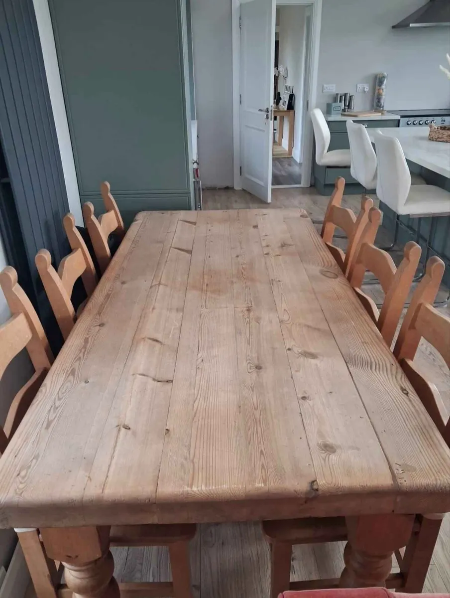 Solid wood table and chairs - Image 3