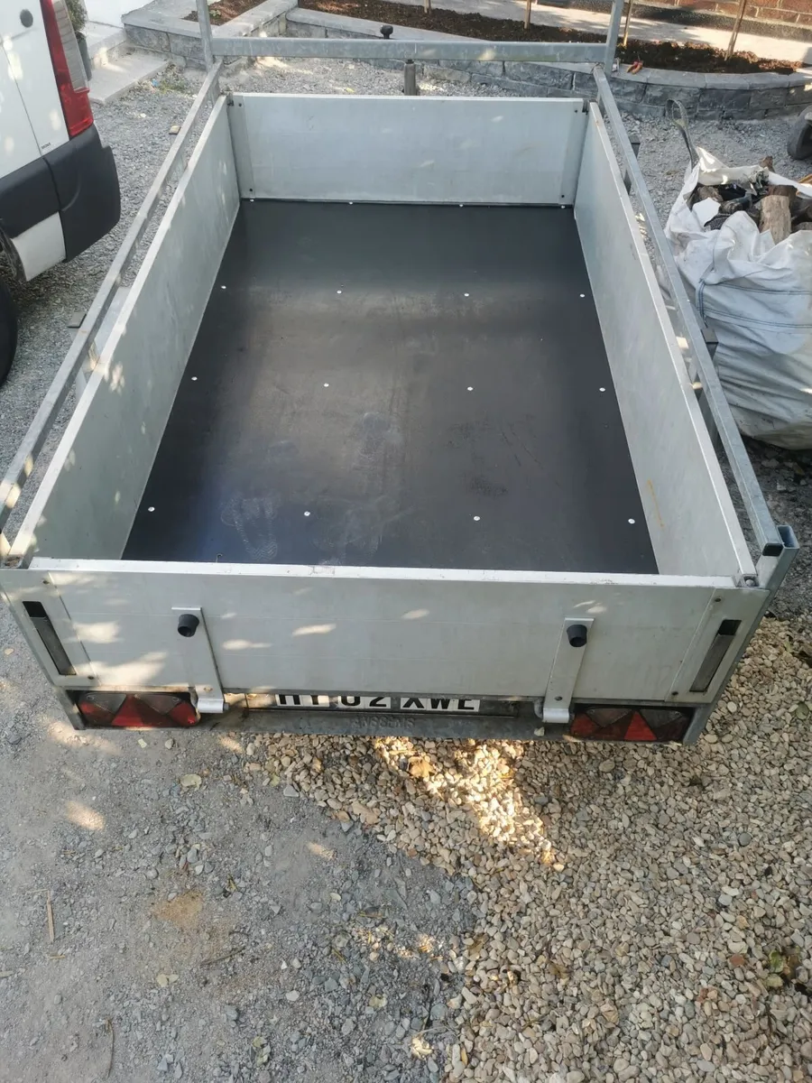 Trailer - Image 2