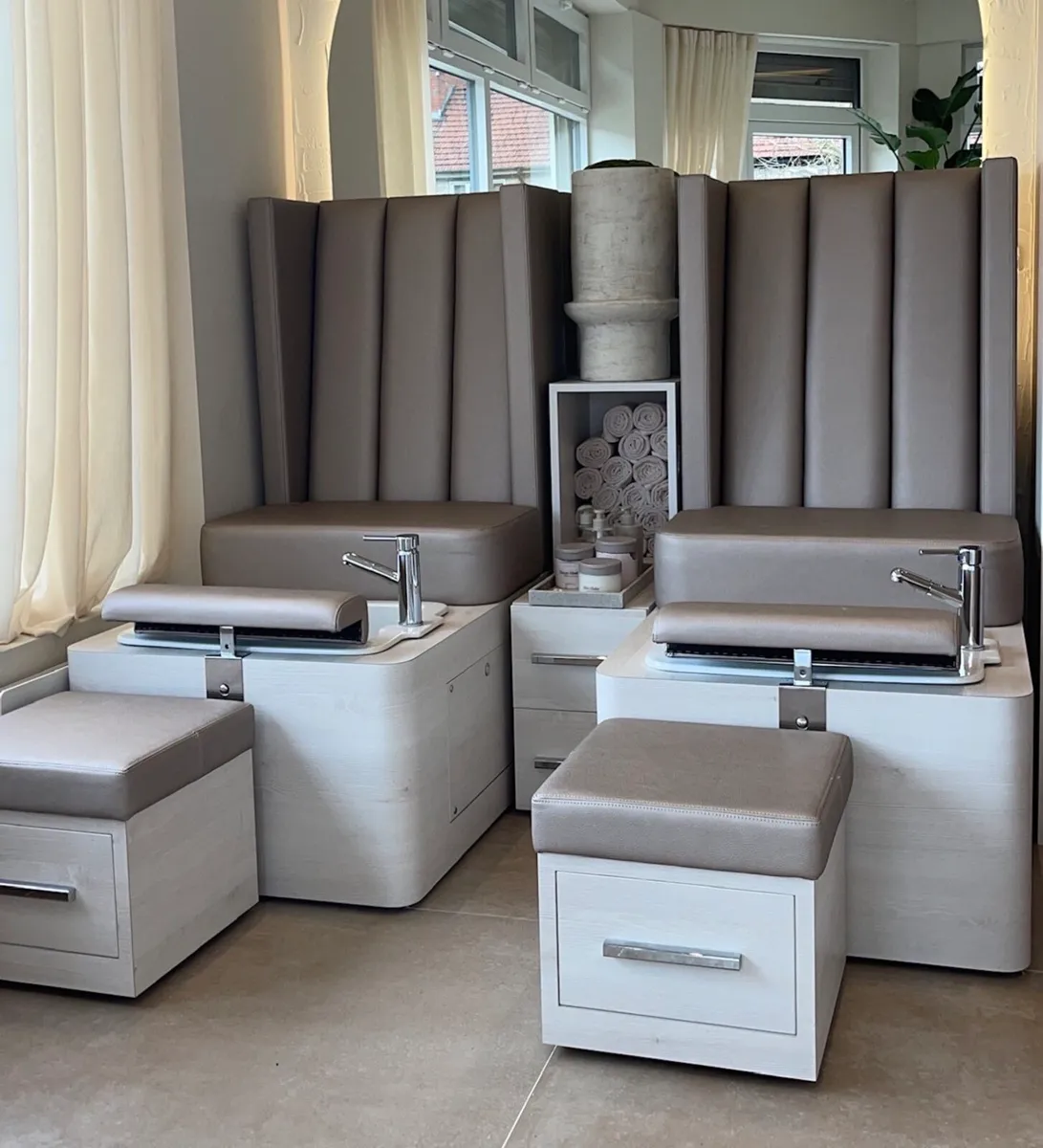 €800 each REM Pedicure Station & Stools included - Image 2