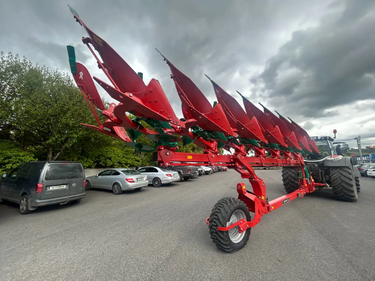 NOW IN Kverneland 7 Furrow Reversible Ploughs - Image 3