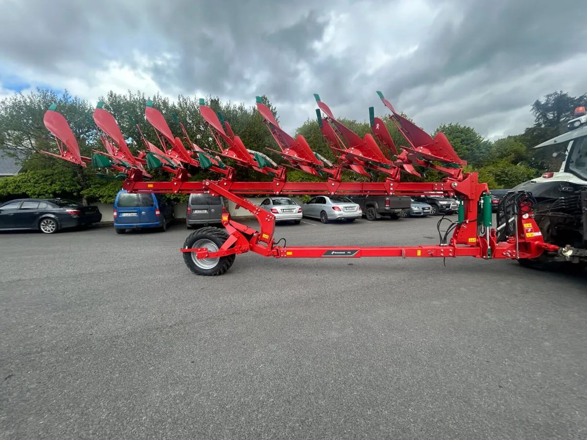 NOW IN Kverneland 7 Furrow Reversible Ploughs - Image 2
