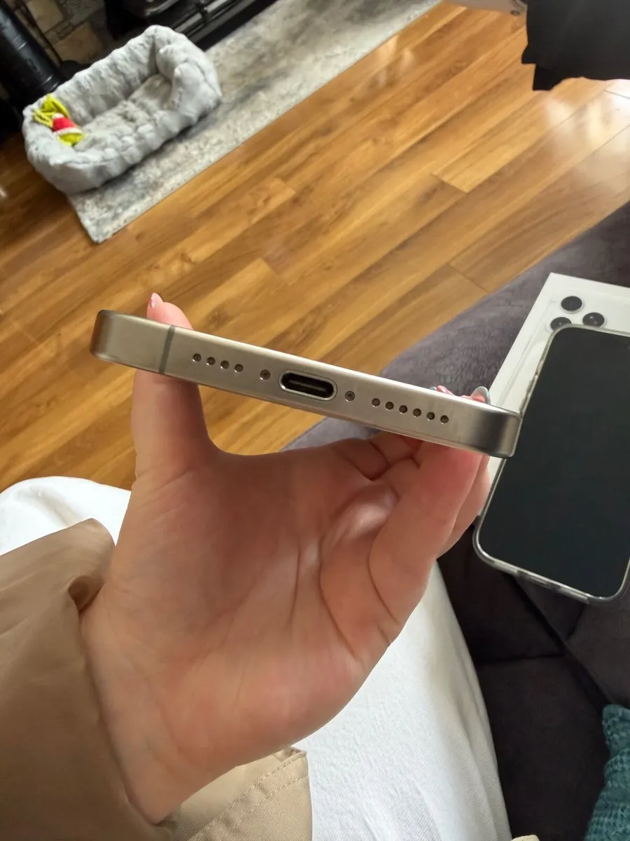 iPhone 15 pro max - Image 4