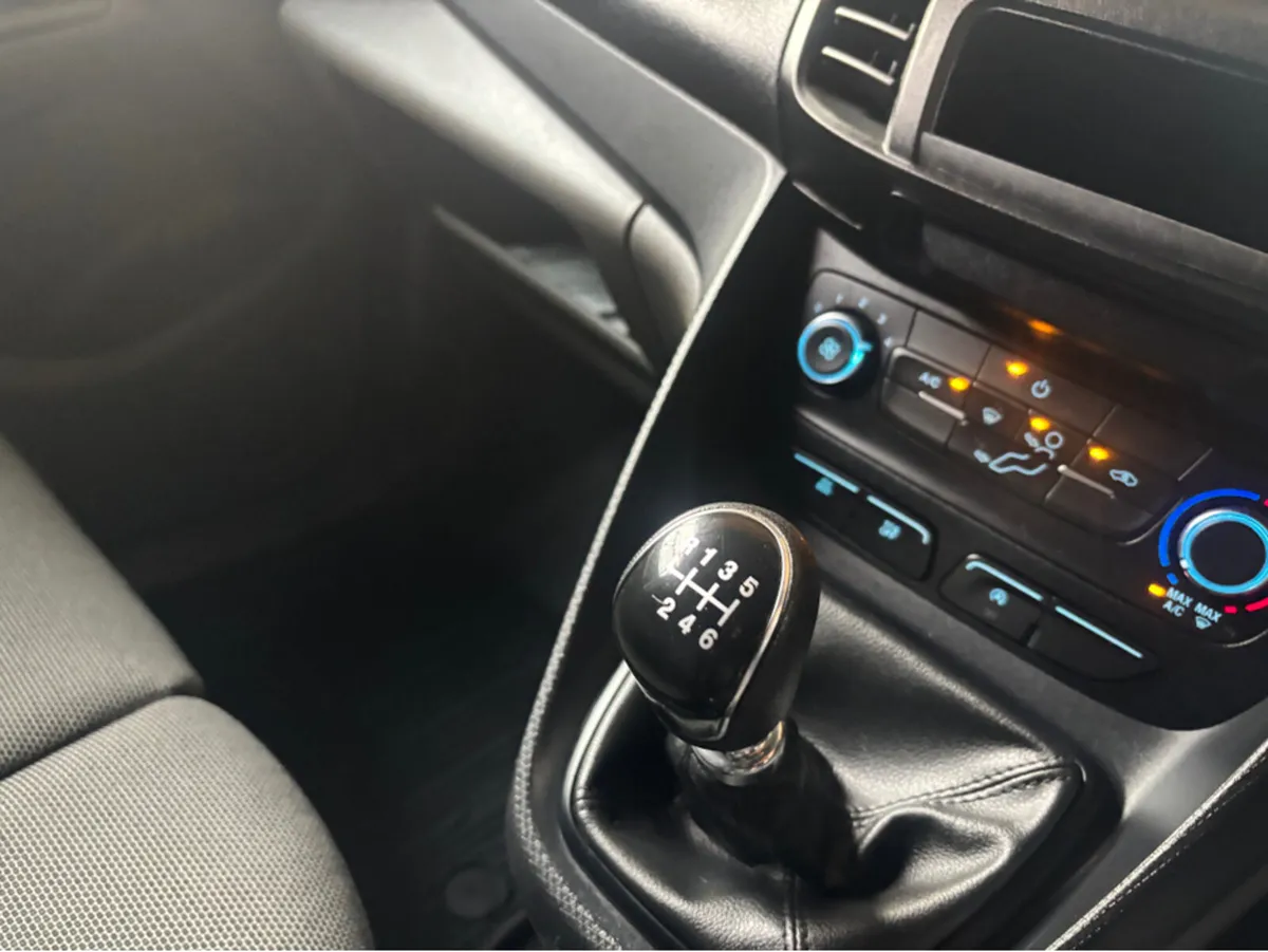 Ford Transit Connect 1.5 dsl lwb air con 3 seater - Image 3