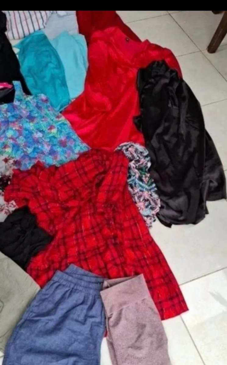Ladies clothes bundle size 18 - Image 3
