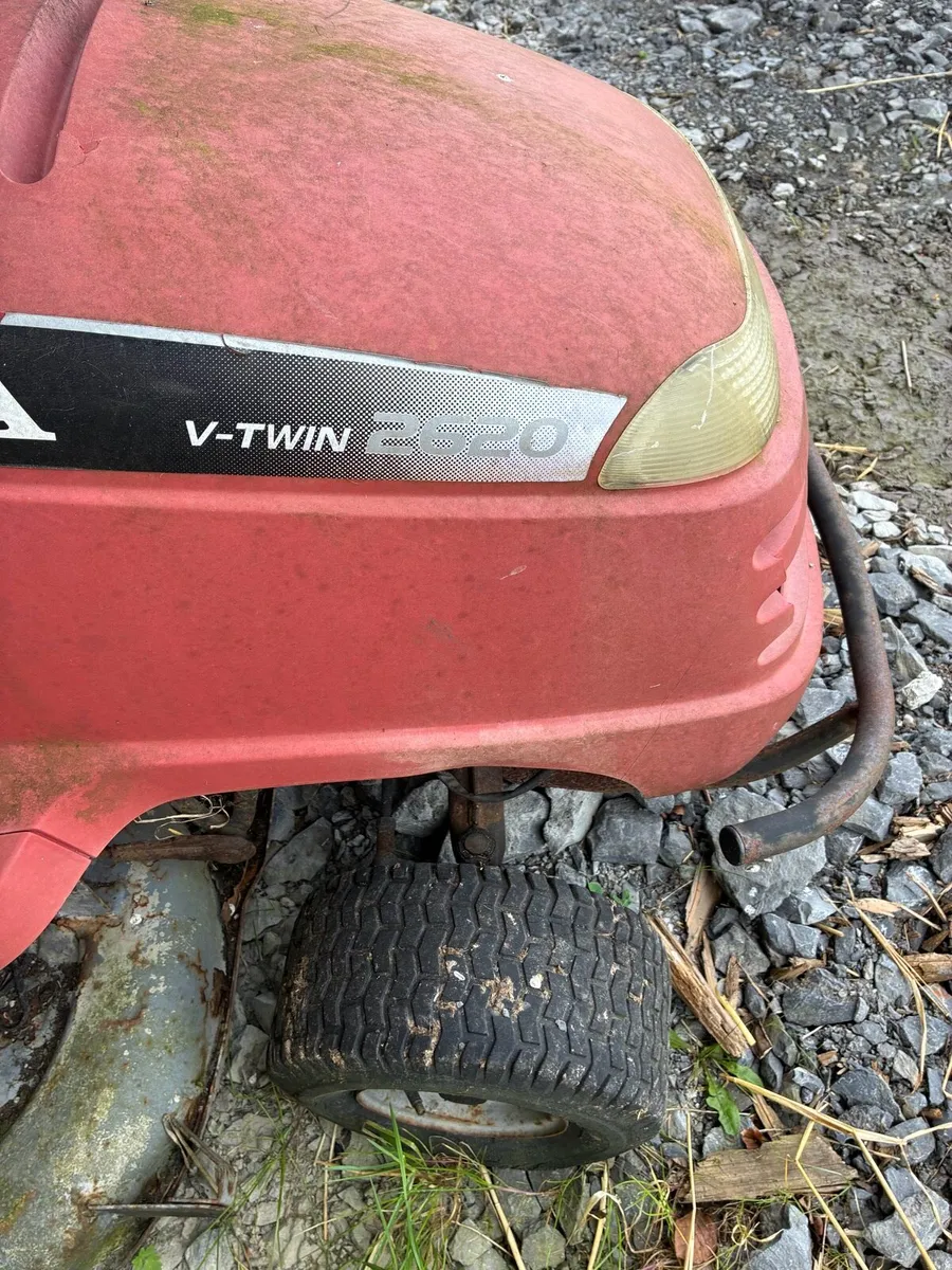 Ride on lawnmower - Image 1