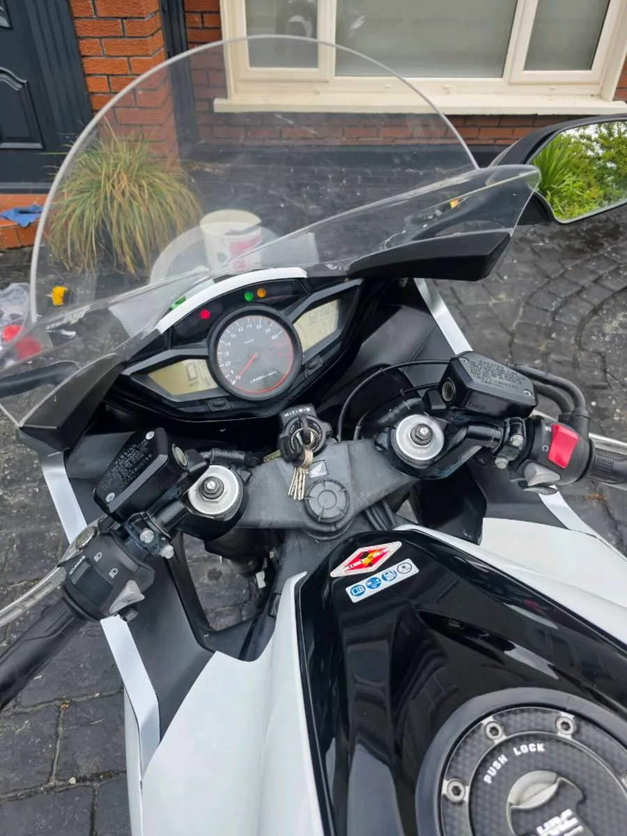 Honda VFR 1200F - Image 2