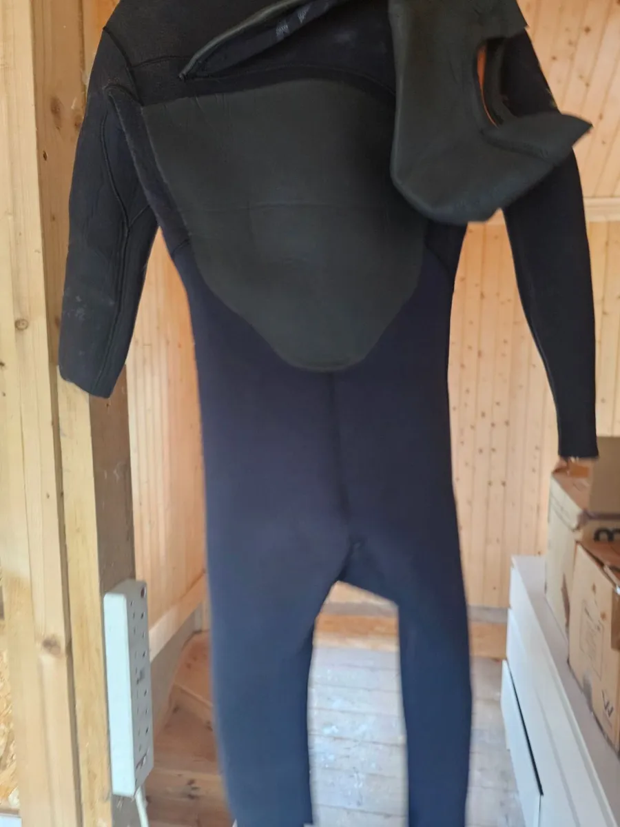 Xcel Small Mens Winter Wetsuit 5.4 - Image 1