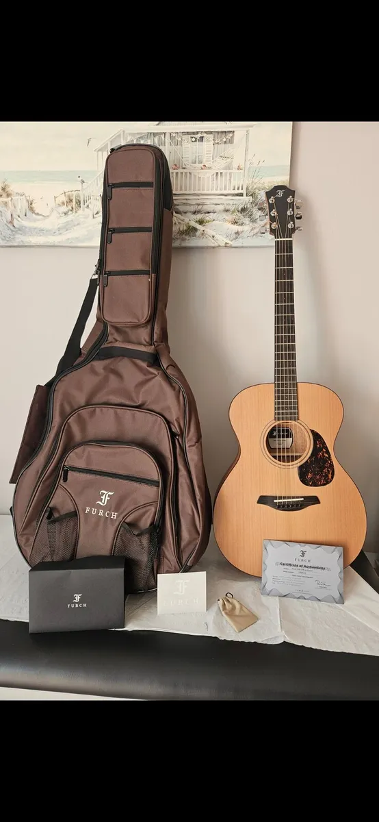 Furch guitar OM CM 4 months old with gig bag - Image 4