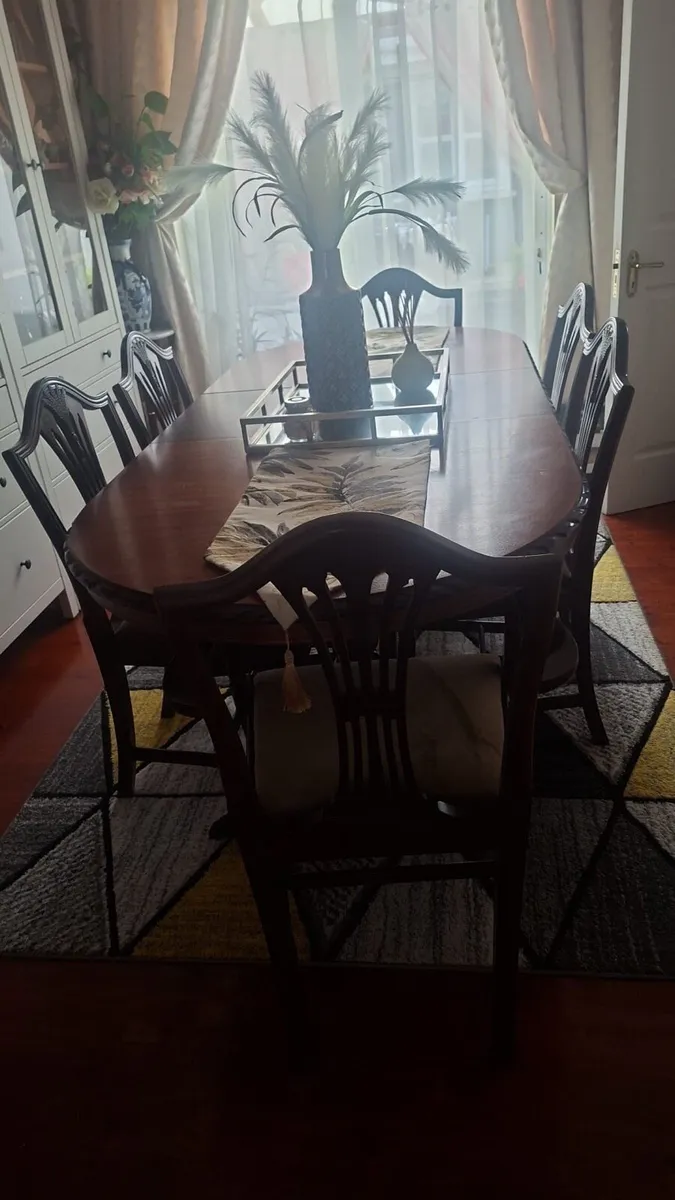 Dining table and chairs - Image 1