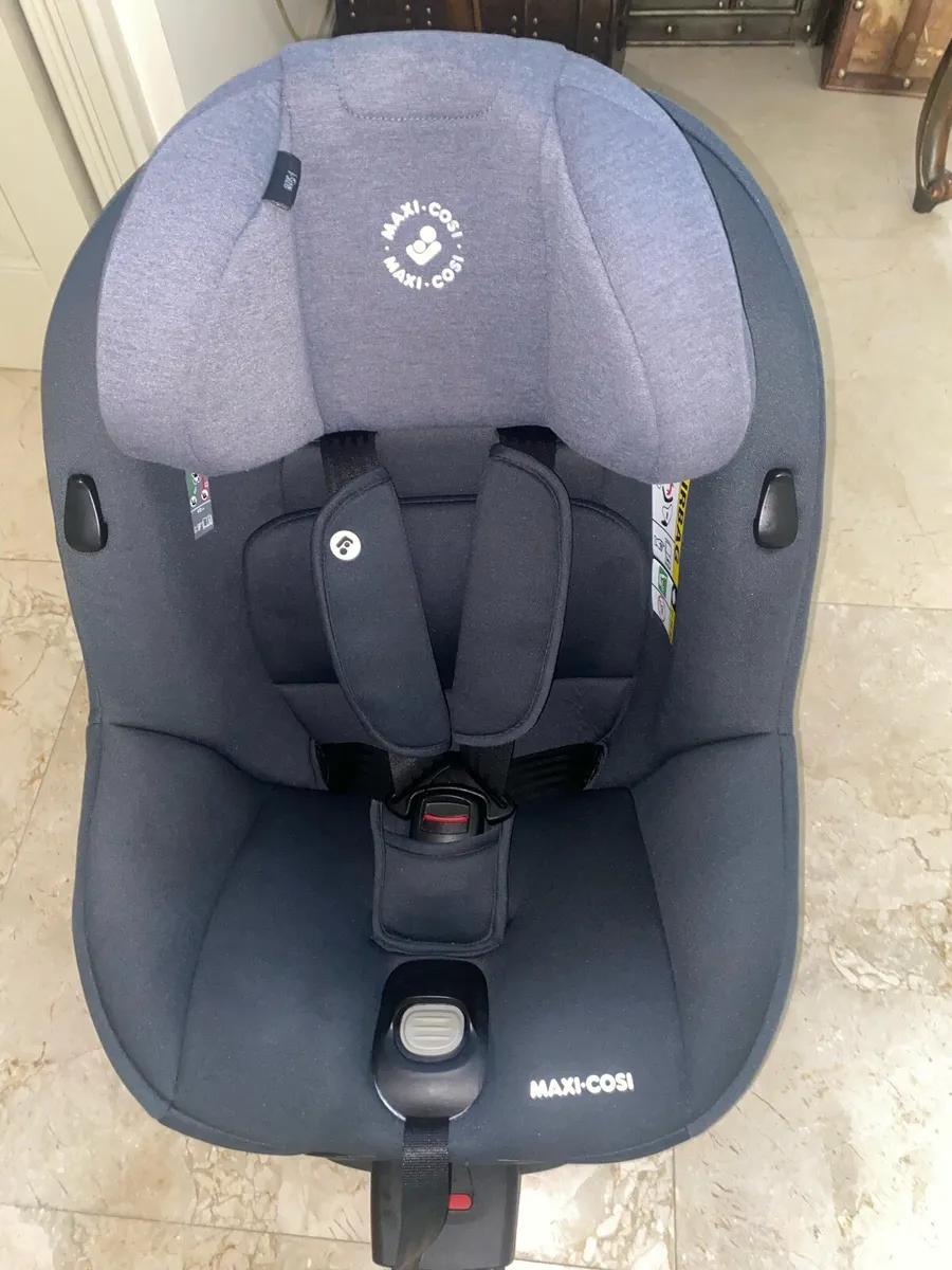 Maxi-Cosi Mica i-size ISOFIX Rotating Car Seat - Image 1