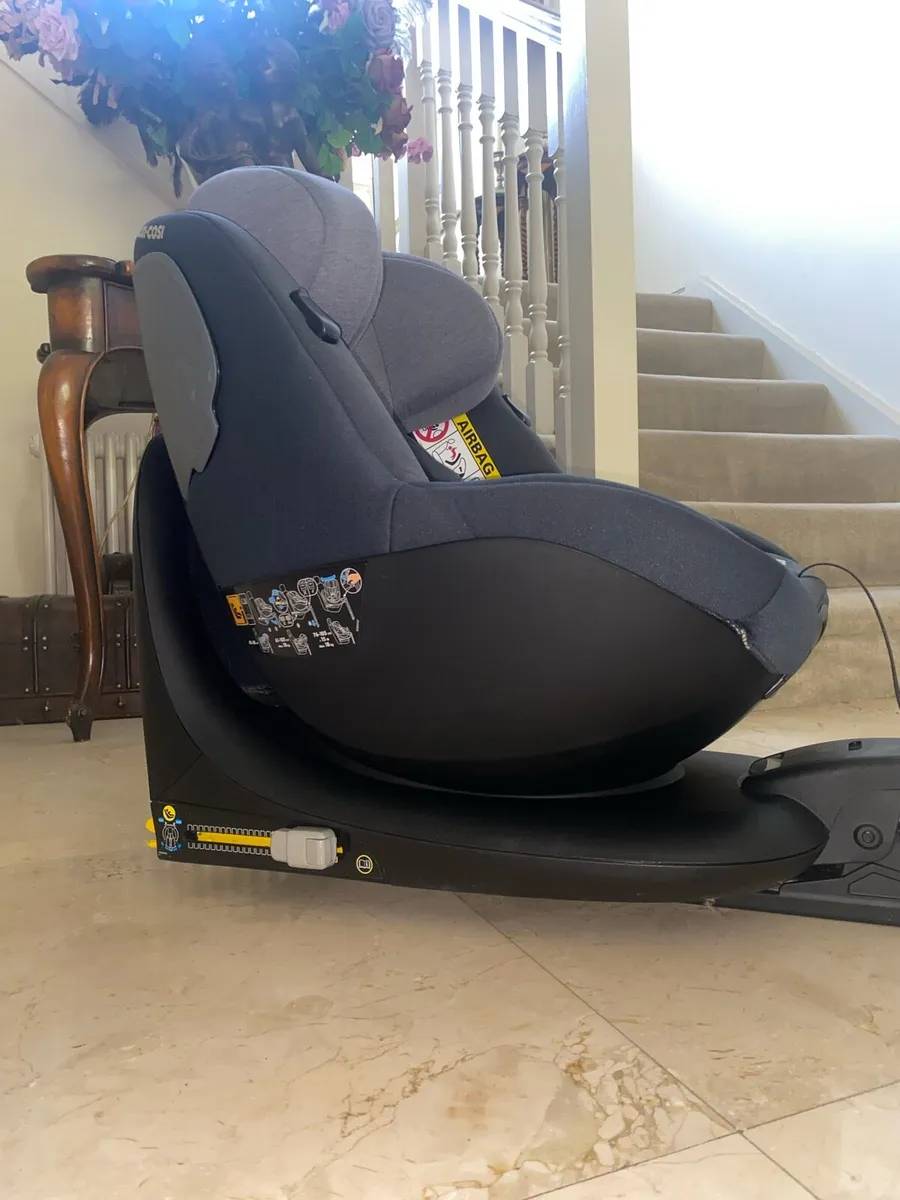 Maxi-Cosi Mica i-size ISOFIX Rotating Car Seat - Image 4
