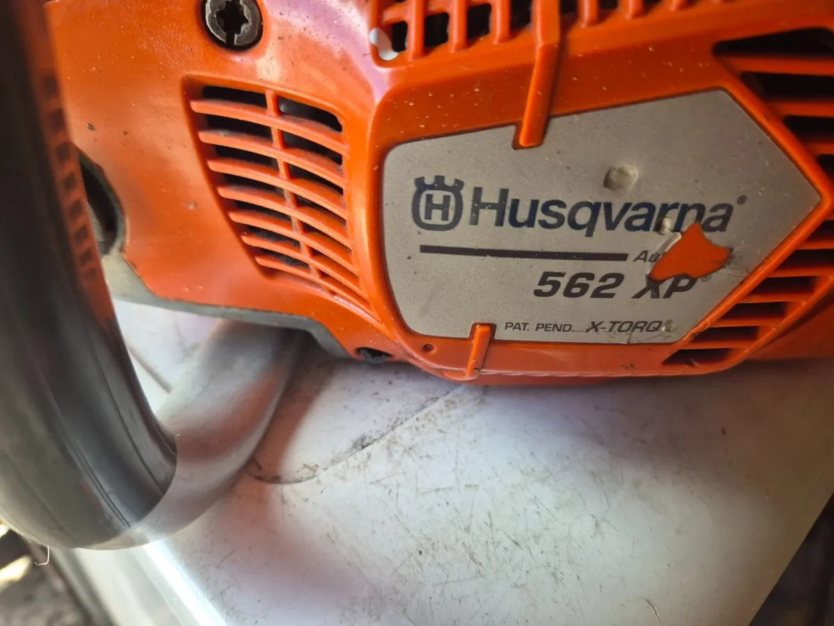 562XP HUSQVARNA CHAINSAW - Image 1