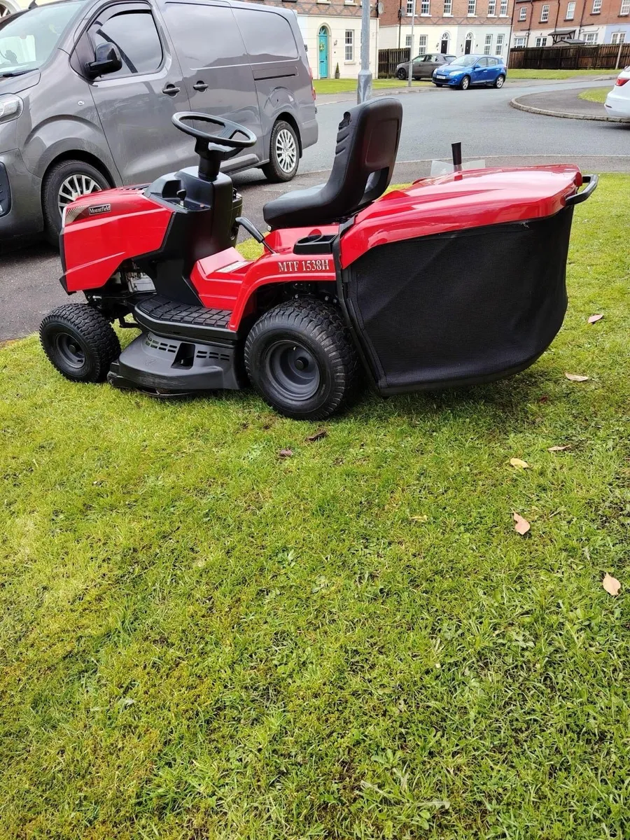 Mountfield ride on lawnmower - Image 3