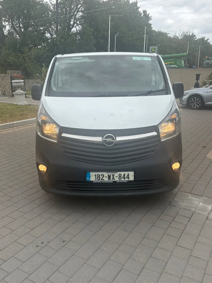 2018 (182) Opel Vivaro *6 seat crewcab* - Image 3