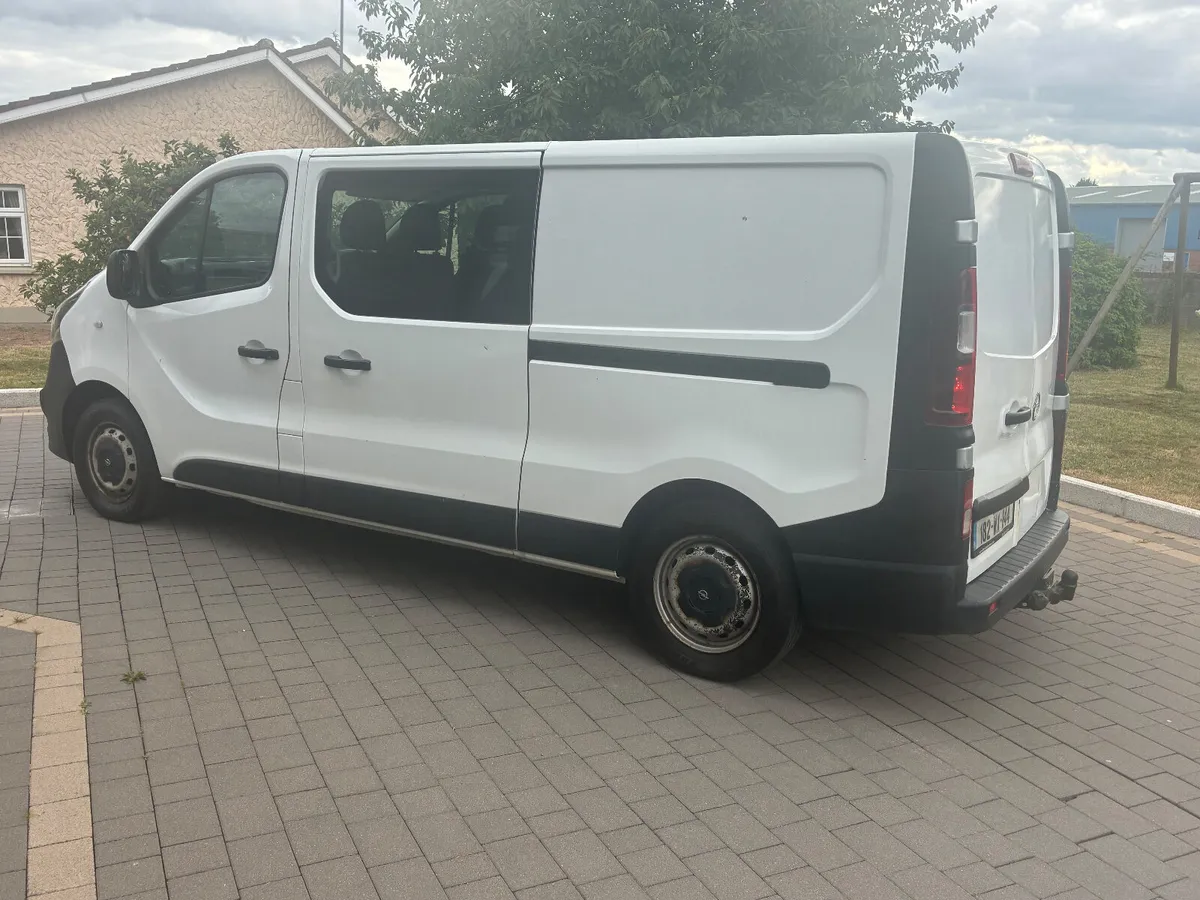 2018 (182) Opel Vivaro *6 seat crewcab* - Image 4
