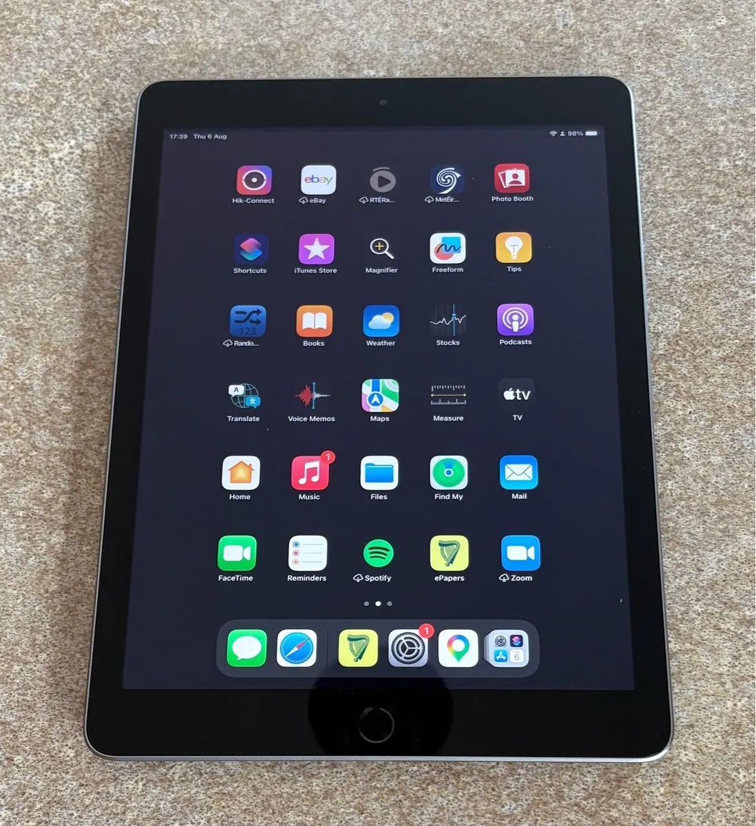 Apple IPad - Image 1