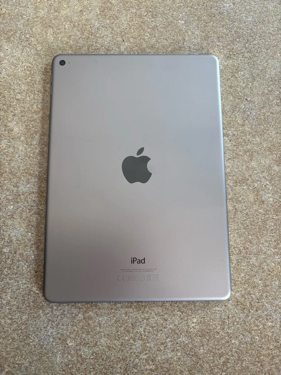 Apple IPad - Image 2