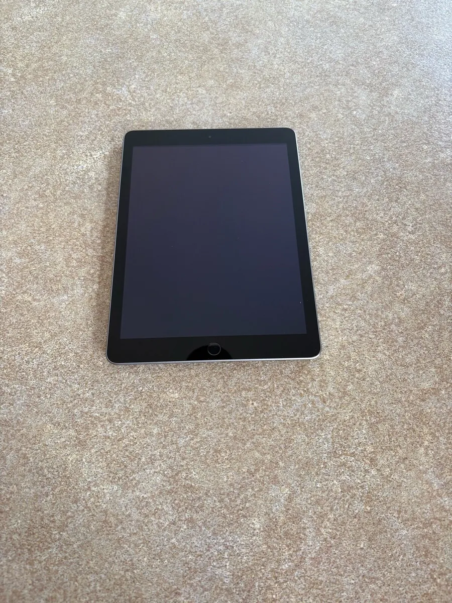 Apple IPad - Image 3