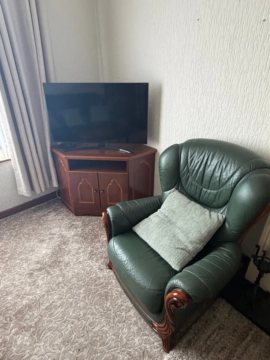 Leather Sofa Suite & TV Unit - Image 3
