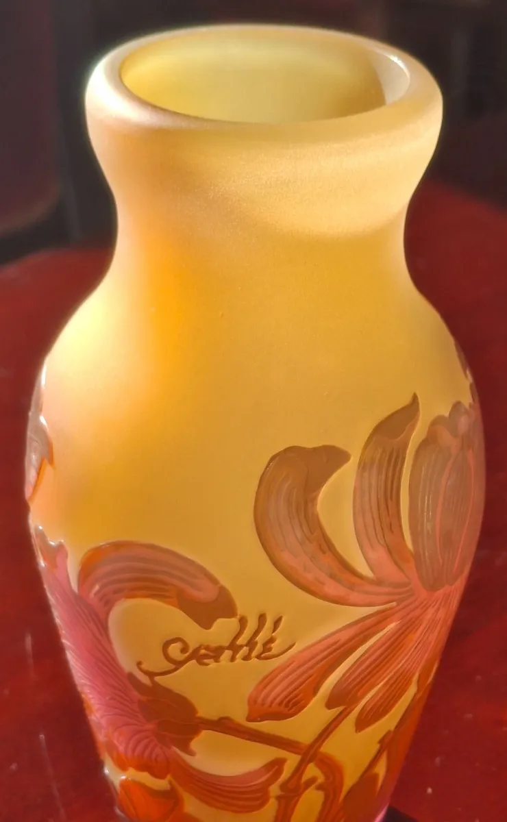 Exquisite Art Nouveau Style Cameo Glass Vase... - Image 1