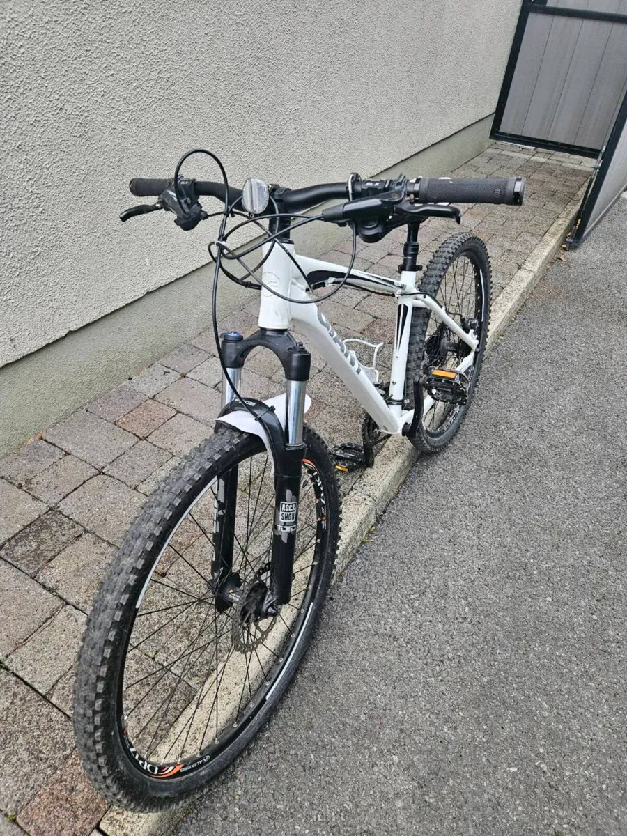 Giant Talon Mountain Bike - Image 3