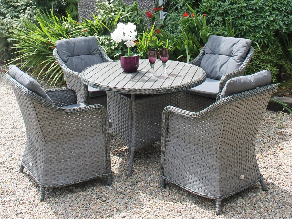 Claddagh dining set