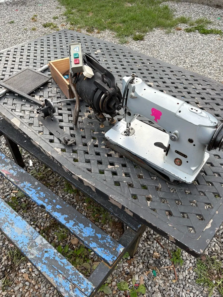 Sewing machine equipment working perfect - Image 1