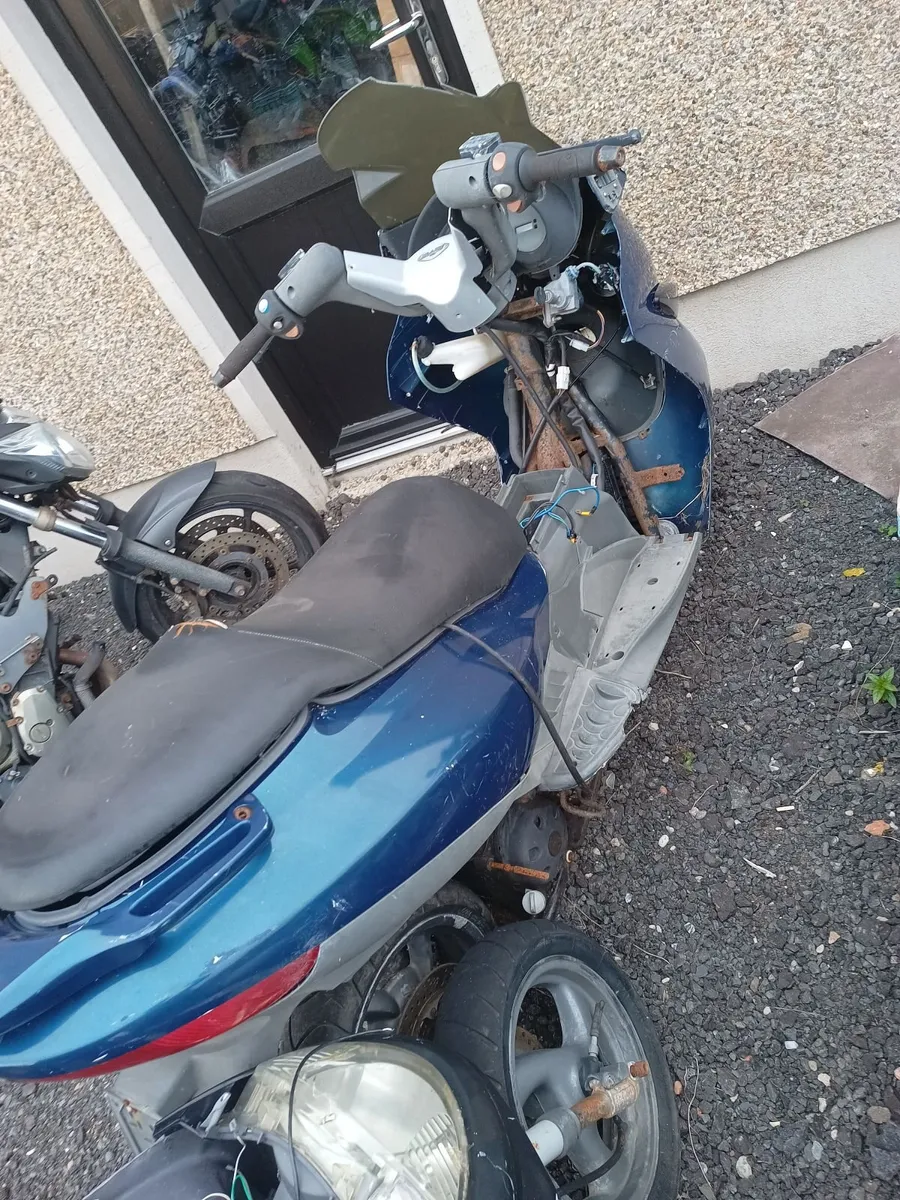 Scooter /motorcycle breaking - Image 2