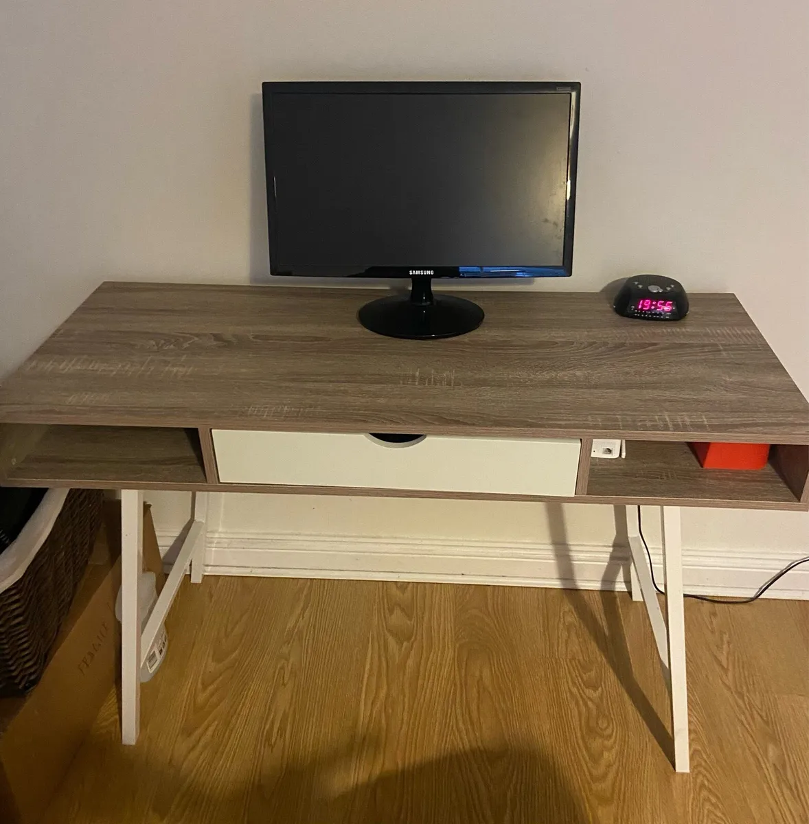 Desk and chair - Image 3