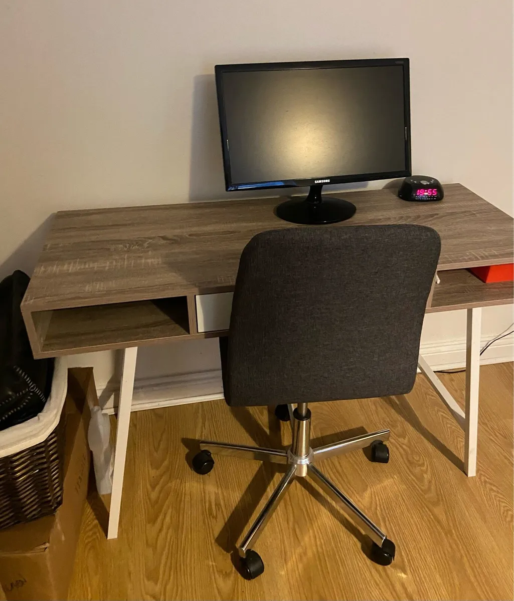 Desk and chair - Image 2