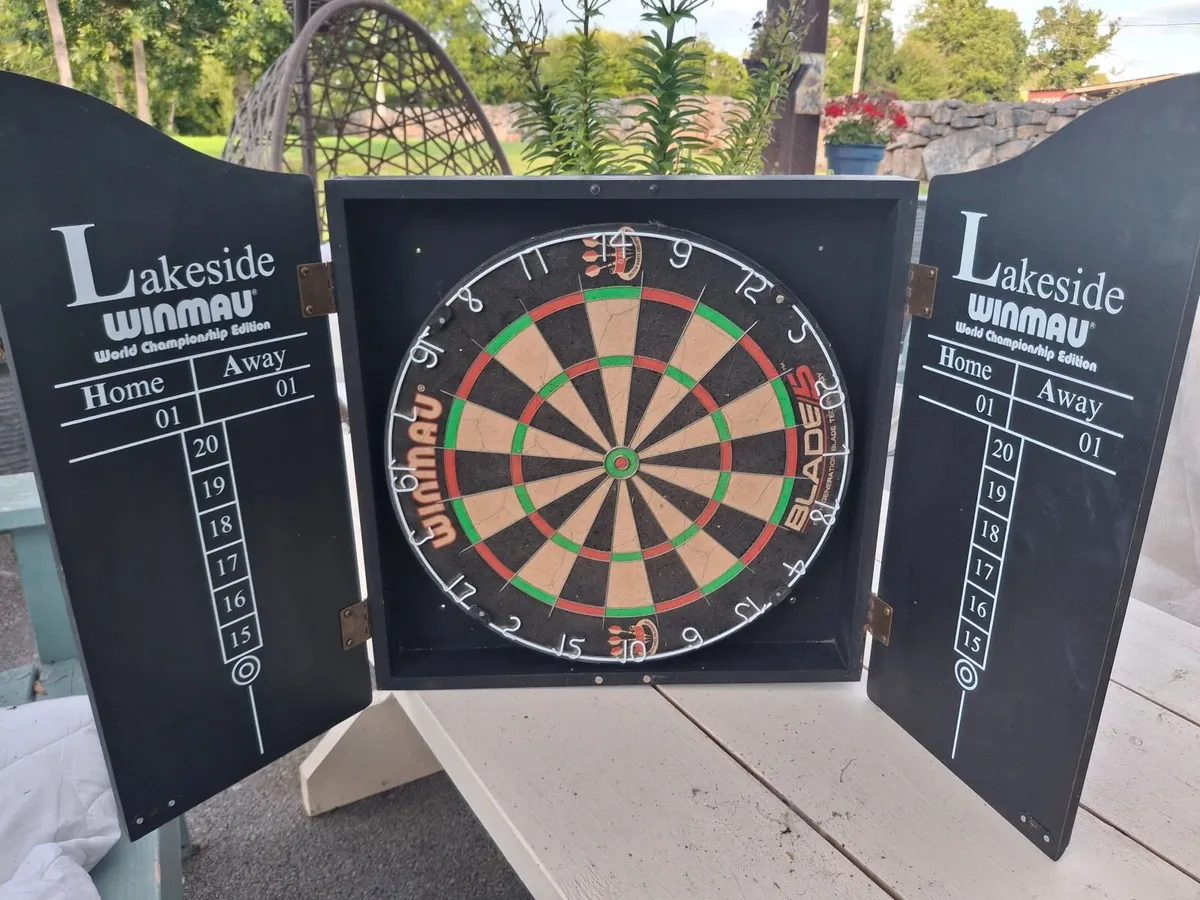 Dart board in cabinet - Image 2