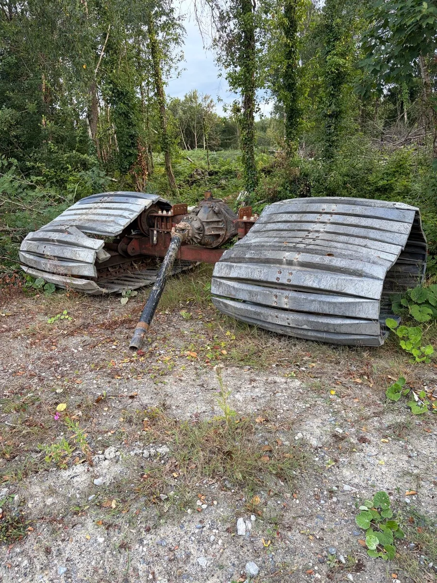 D3 FRAME ON TRACKS WITH DRIVE AXLE - Image 4