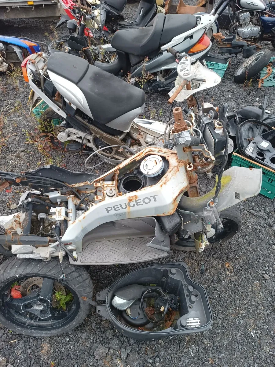 Scooter /motorcycle breaking - Image 4