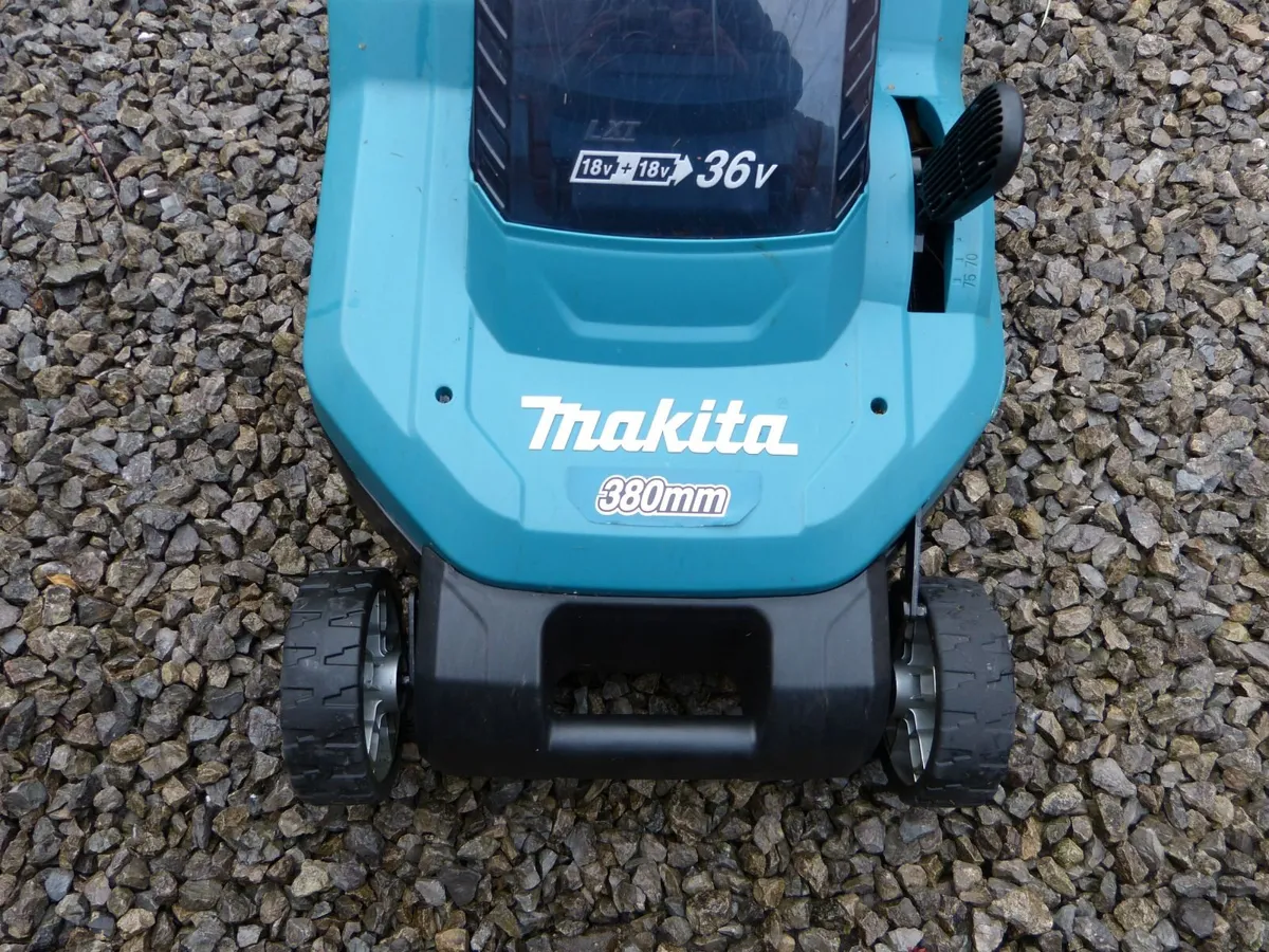 Makita Cordless Lawnmower 2 Batteries and Charger - Image 2