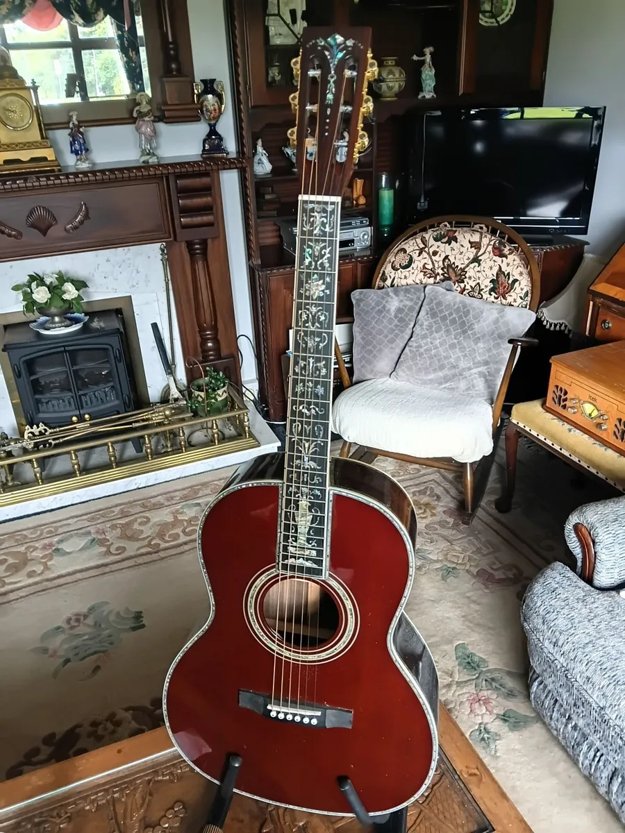 guitar - Image 1
