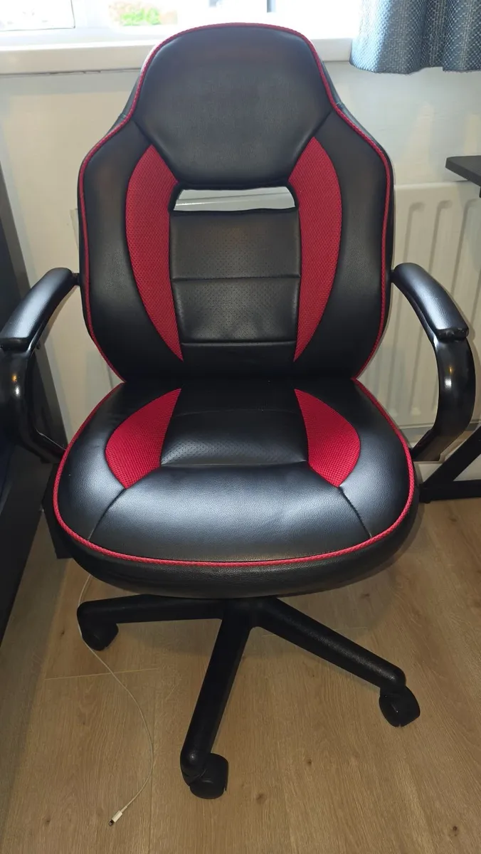 Gaming table and Chair - Image 2