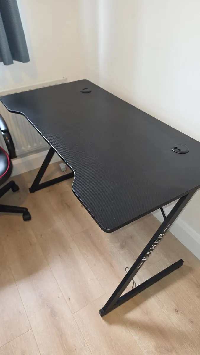 Gaming table and Chair - Image 3