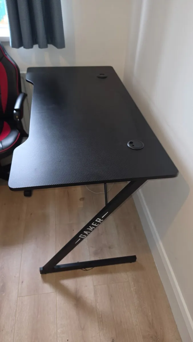 Gaming table and Chair - Image 1