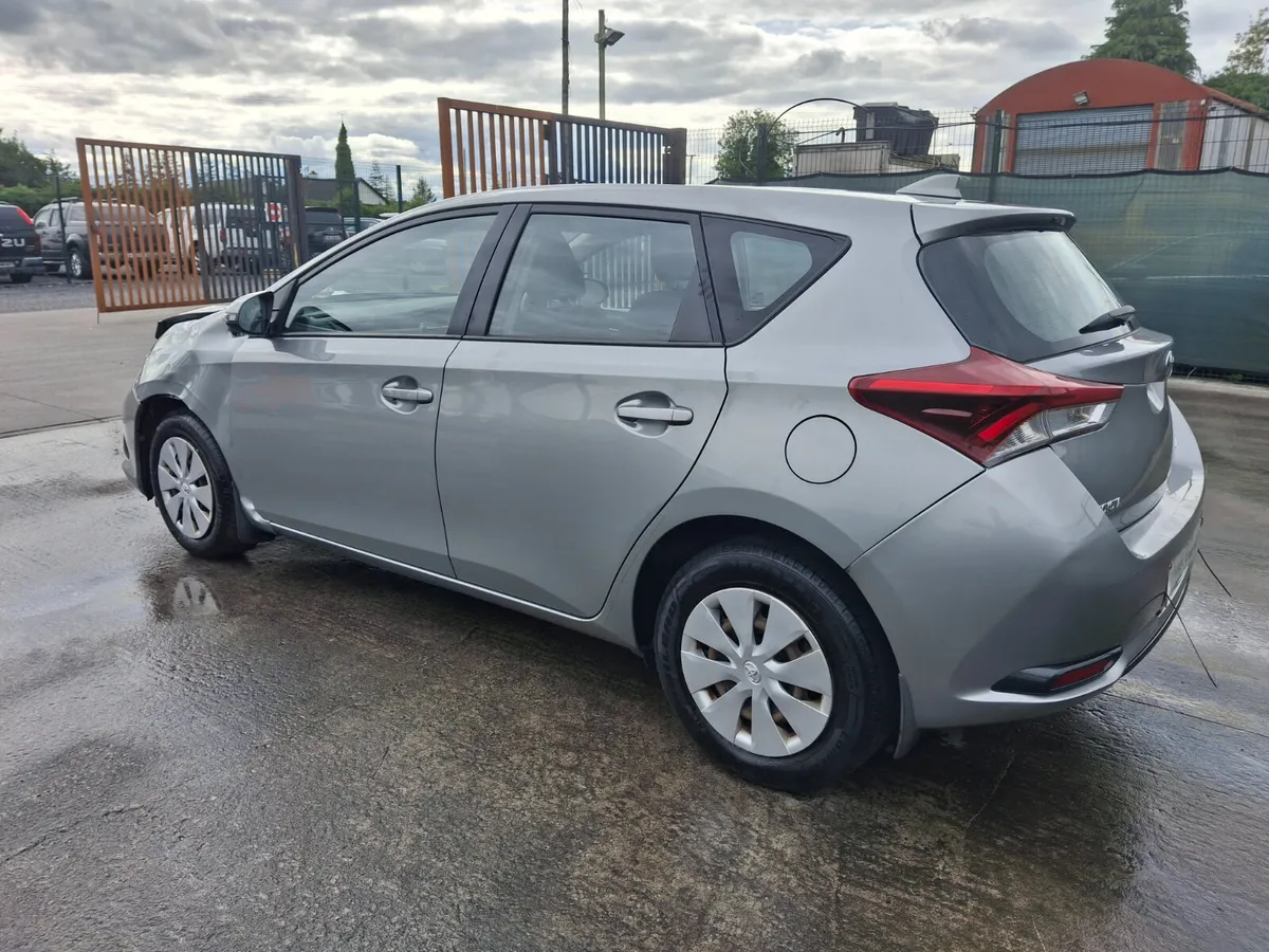 2016 Toyota Auris  1.4 D4D - Image 4