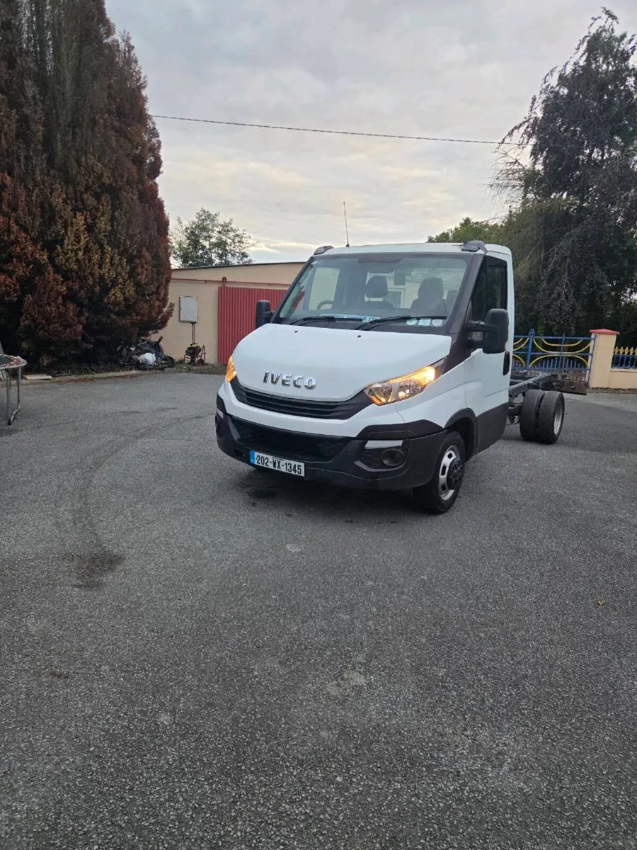 Iveco Daily Twin Wheel Chassis and cab - Image 3