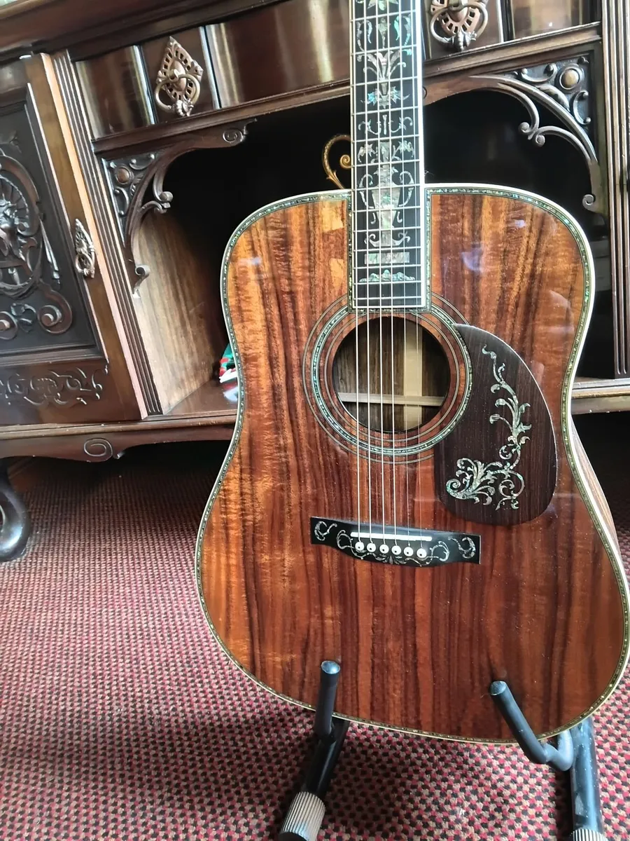 guitar - Image 1