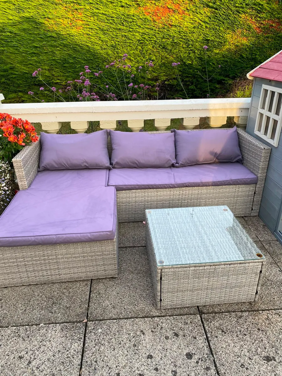 Garden furniture - Image 1