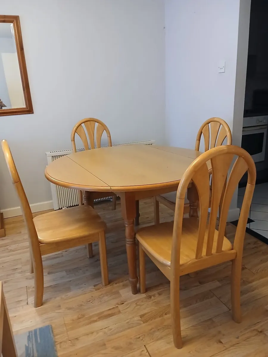 Kitchen table and four chairs - Image 1