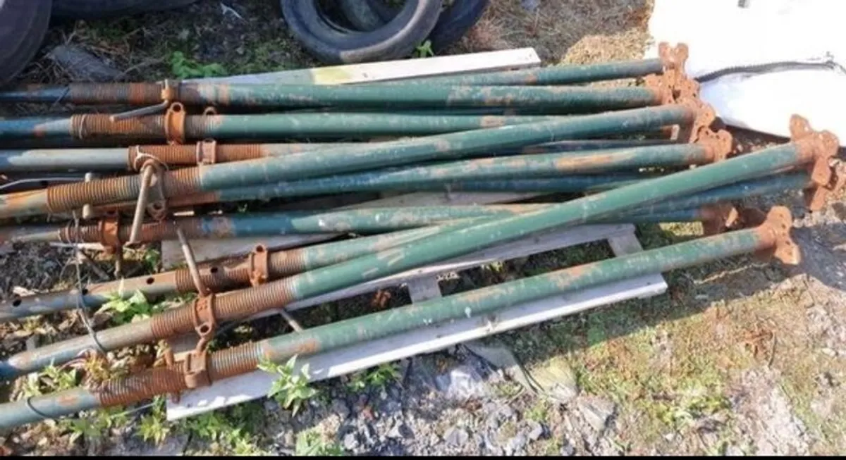 10 Acrow props