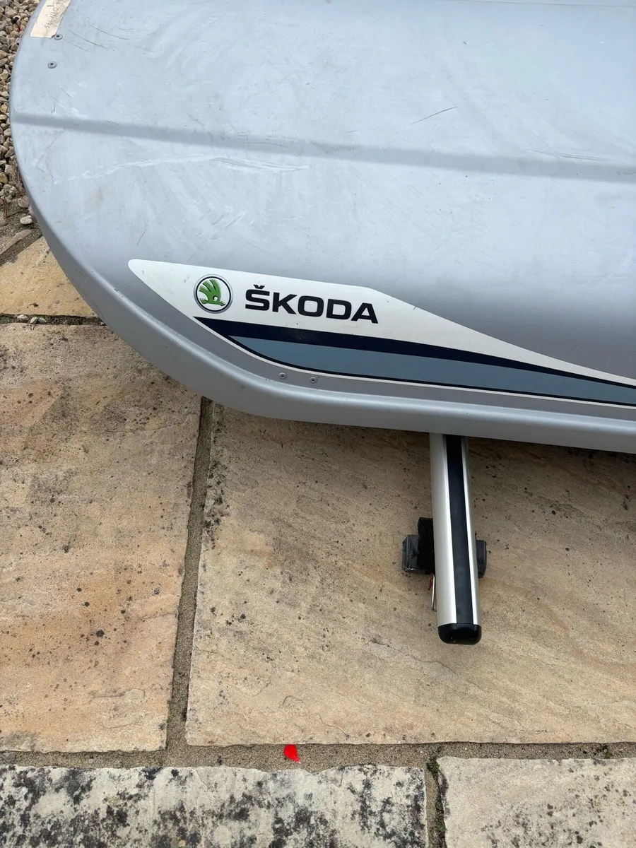 Genuine Skoda 380L Silver Roof Box & Roof Bars Set - Image 3
