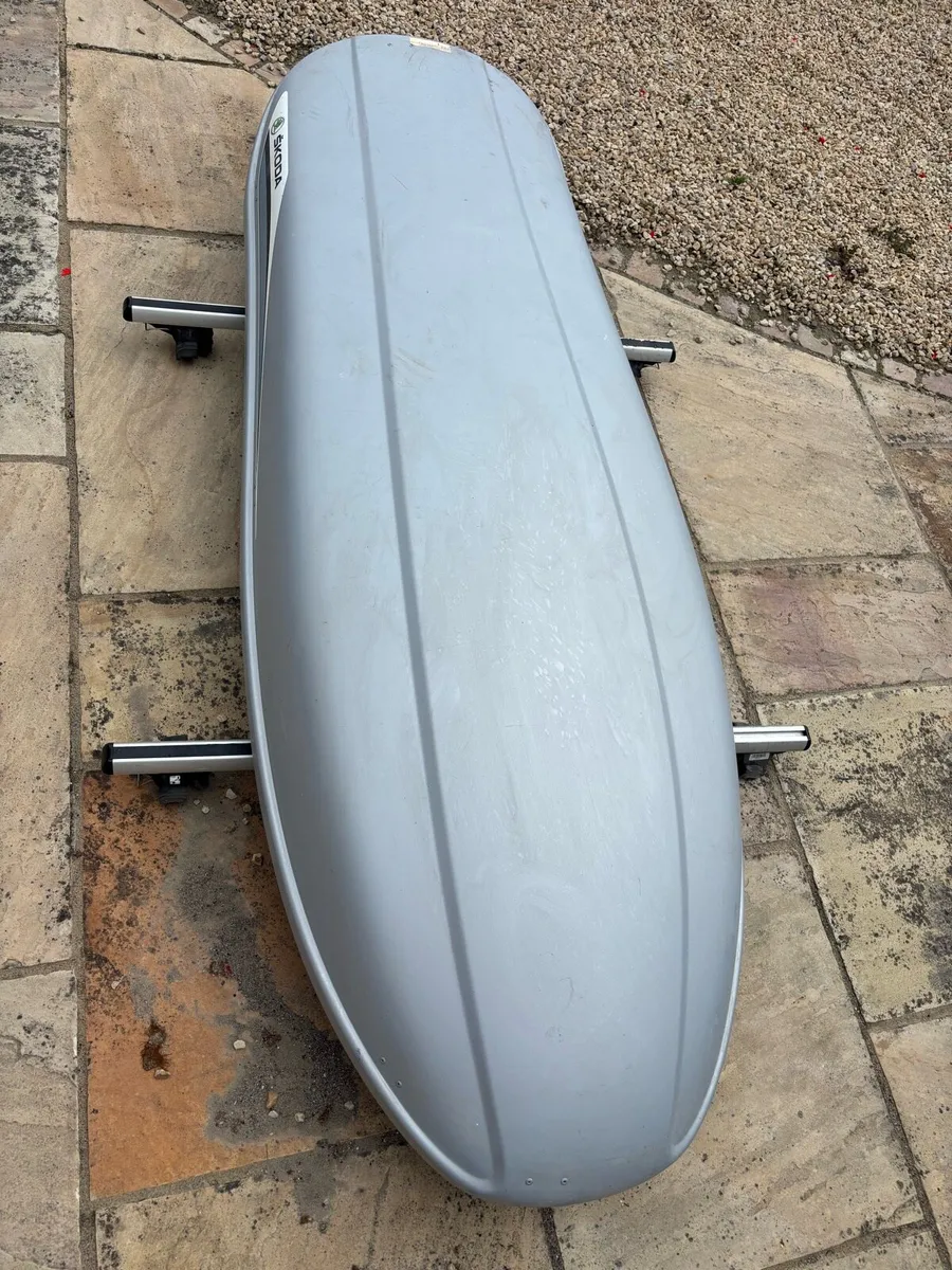 Genuine Skoda 380L Silver Roof Box & Roof Bars Set - Image 1