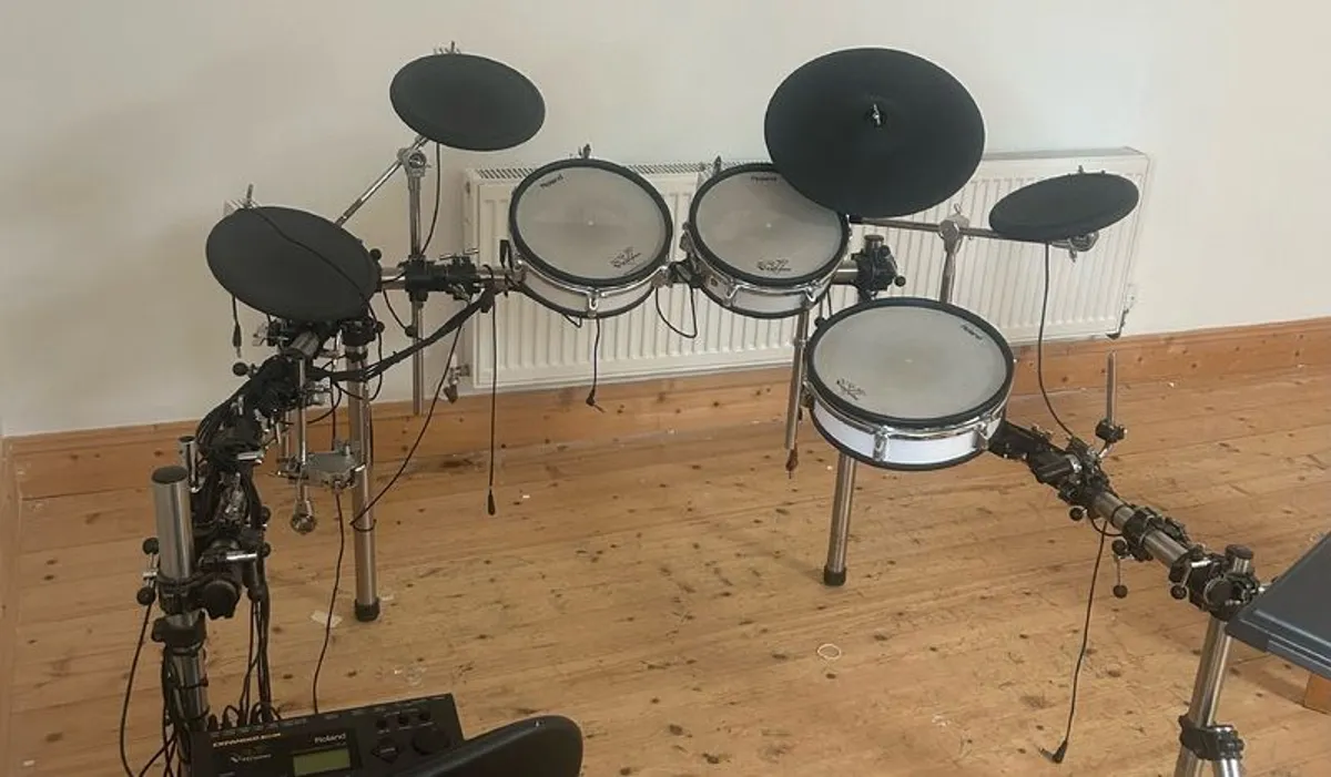 Roland pads and drum rack - Image 1