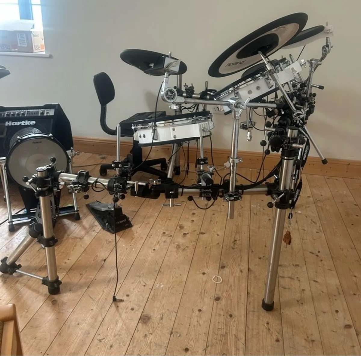 Roland pads and drum rack - Image 2
